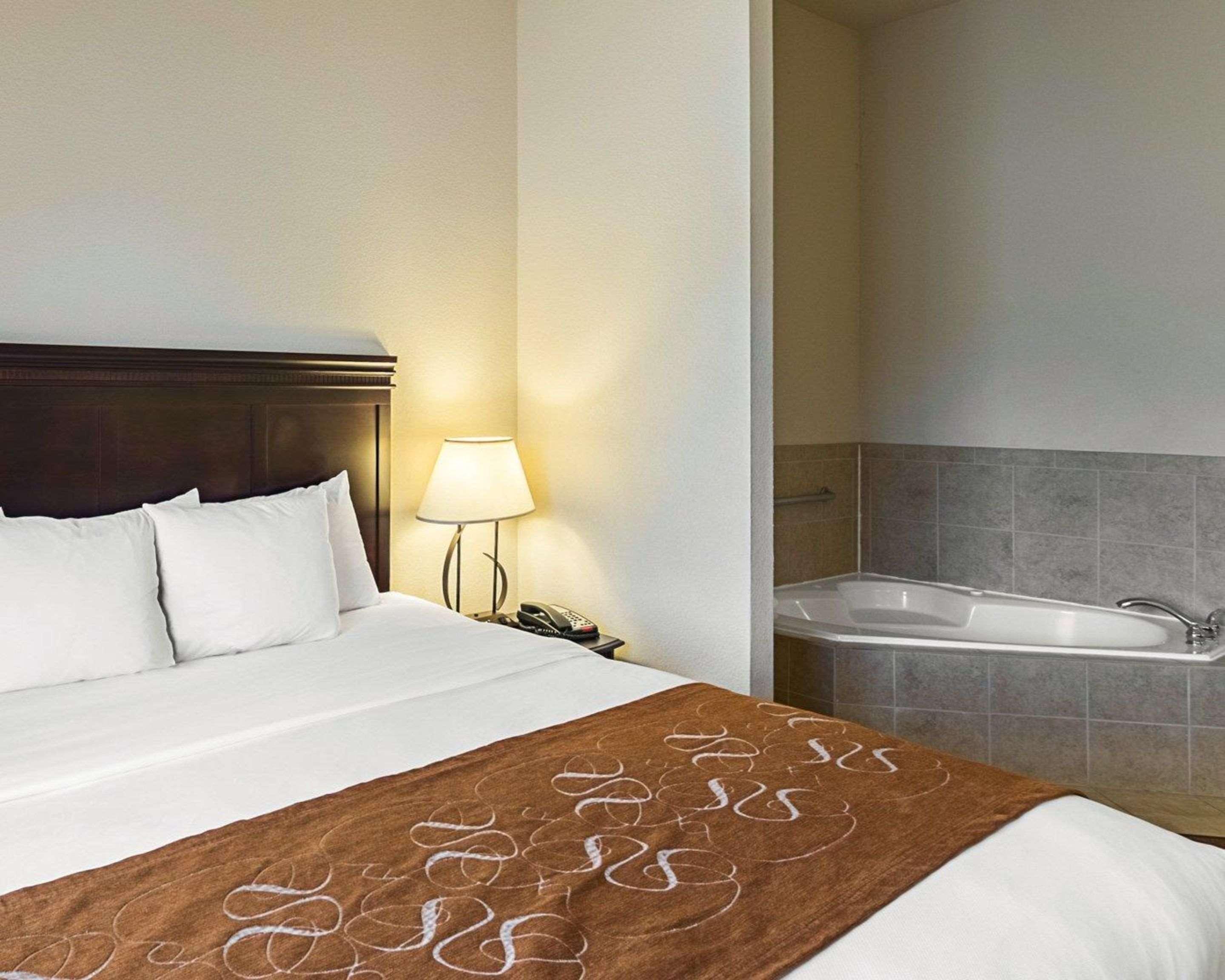 גרנברי Comfort Suites מראה חיצוני תמונה